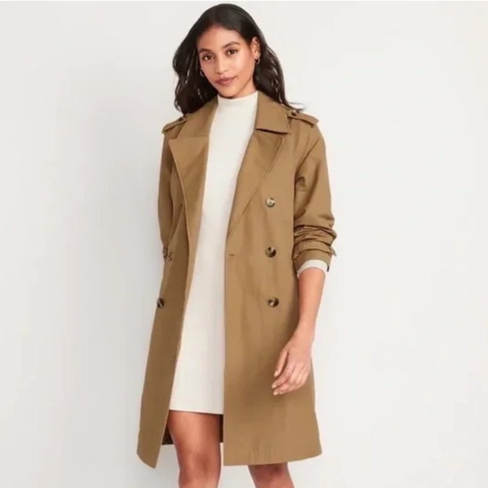 Women’s khaki belted trenchcoat. Size medium. Worn twice.